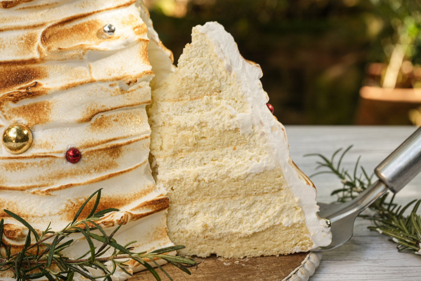 christmas tree cake. vanilla meringue